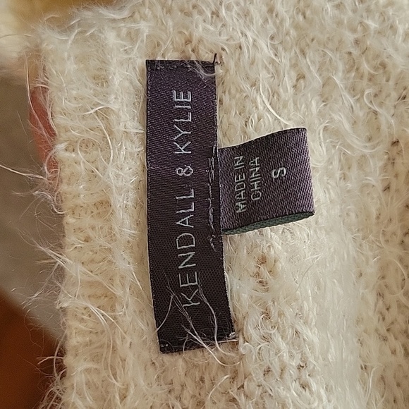 KENDALL & KYLIE CROPPED EYELASH KNIT CHENILLE SWEATER - Picture 7 of 9